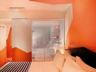 クリスタル チャンプス エリシー パリ